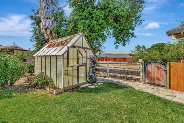 10495 Garcia Lane, Gilroy CA: https://media.crmls.org/mediaz/4c9df502-42f2-43cc-b11b-ea1a01286fc4.jpg