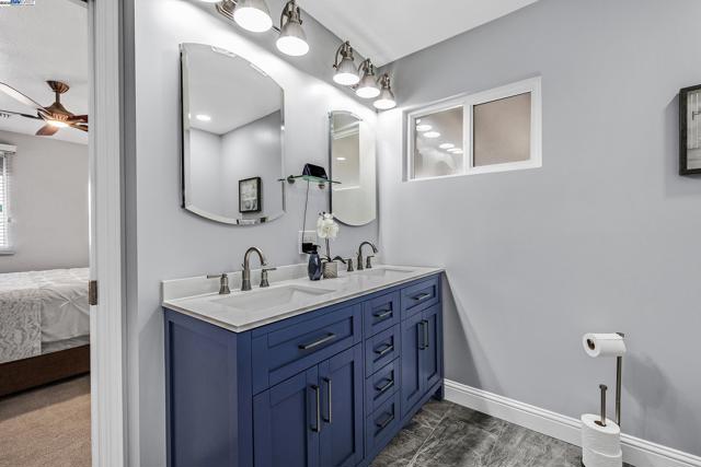Image 26 of 38 For 36304 Magellan Dr