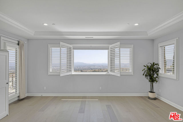 20326 W Liverpool Way, Porter Ranch CA: https://media.crmls.org/mediaz/4c9e5ccc-096c-4d28-919f-15daadea170f.jpg