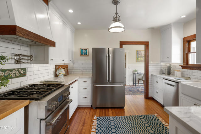 1036 N Chester Avenue, Pasadena CA: https://media.crmls.org/mediaz/4c9e63c5-14f2-41c4-8031-576540ed26ba.jpg