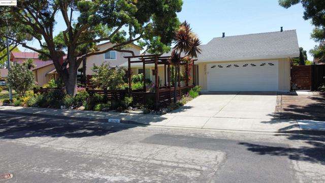 32212 Deborah Dr, Union City CA: https://media.crmls.org/mediaz/4c9f13dd-e770-4bd7-8911-173ad5c1bc2d.jpg