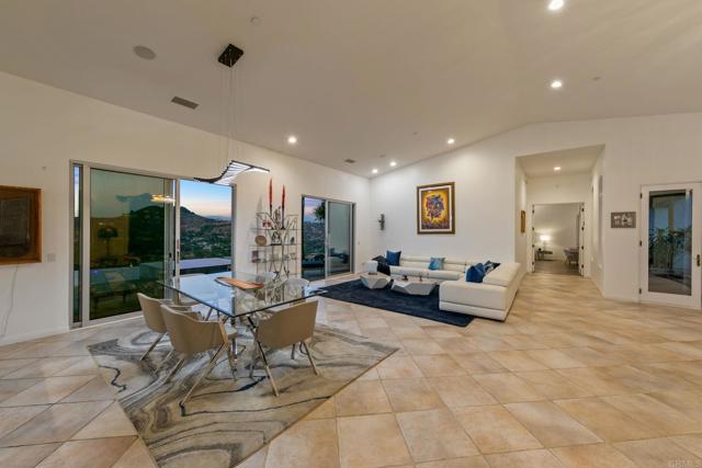 30330 Via Maria Elena, Bonsall CA: https://media.crmls.org/mediaz/4c9f3758-656b-4aee-947d-b0b1419cba03.jpg