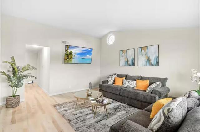 Detail Gallery Image 5 of 28 For 409 Pesca Ct, Spring Valley,  CA 91977 - 3 Beds | 2 Baths