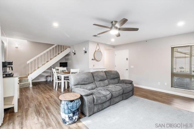 220 Eveningside Gln, Escondido CA: https://media.crmls.org/mediaz/4ca087ab-b218-4392-b3f5-25ecf82edd37.jpg