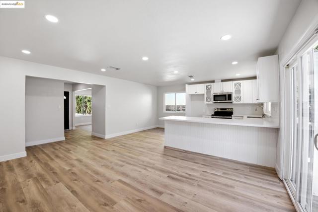 96 Coral Ln, Suisun City CA: https://media.crmls.org/mediaz/4ca127eb-eefb-4137-bd15-e0b991f1a00f.jpg