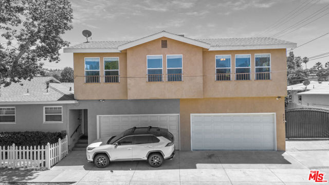4821 Topanga Canyon Boulevard, Woodland Hills CA: https://media.crmls.org/mediaz/4ca1b88f-d661-44c8-bdd9-0783583378cf.jpg