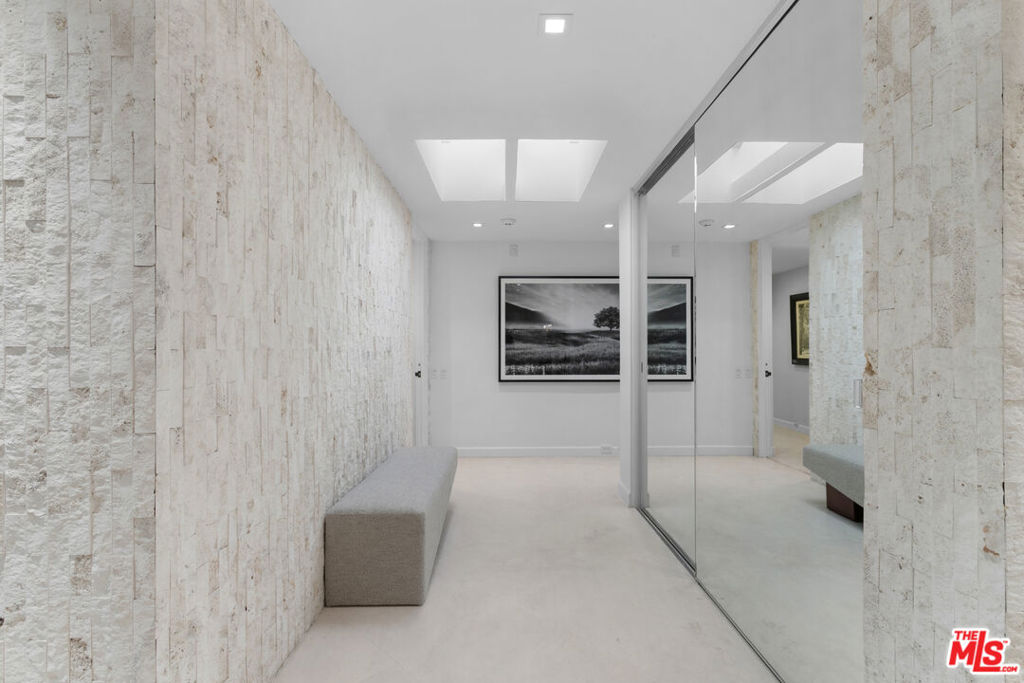 MLS #25563839 image #22