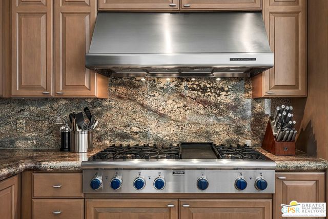 27 Ambassador Circle, Rancho Mirage CA: https://media.crmls.org/mediaz/4ca1cb83-2971-425d-a1a0-5f46df6643ab.jpg