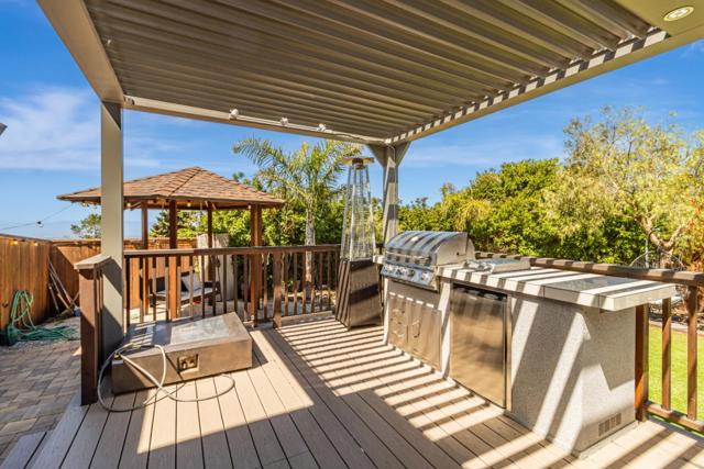 11550 Skyline Boulevard, Oakland CA: https://media.crmls.org/mediaz/4ca1d7b5-e961-472b-968f-50175ccc4f3f.jpg