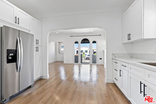 2832 12th Avenue, Los Angeles CA: https://media.crmls.org/mediaz/4ca1edd3-a505-48d1-8b57-e6a9b663ca09.jpg