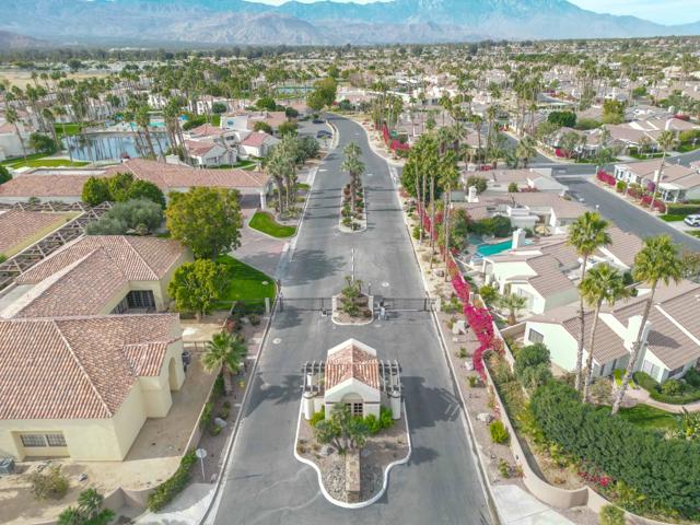 43512 Via Magellan Drive, Palm Desert CA: https://media.crmls.org/mediaz/4ca215cb-8890-450a-b4c8-c7fe5605eada.jpg
