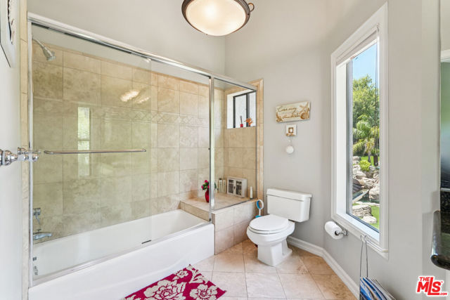 2084 Hopewell Court, Thousand Oaks CA: https://media.crmls.org/mediaz/4ca22212-0239-4040-88a8-855213e9280b.jpg