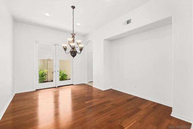616 Marlin Ln, Carlsbad CA: https://media.crmls.org/mediaz/4ca292ca-e868-4ee2-b444-be8a1b601061.jpg
