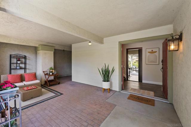4366 Caminito Pintoresco, San Diego CA: https://media.crmls.org/mediaz/4ca2bda3-edb8-4ccf-b921-32058c994dd8.jpg