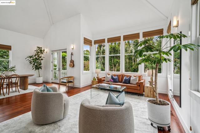 2104 6Th St, Berkeley CA: https://media.crmls.org/mediaz/4ca3046e-6a2d-42d3-b5b1-a46db9e01df7.jpg