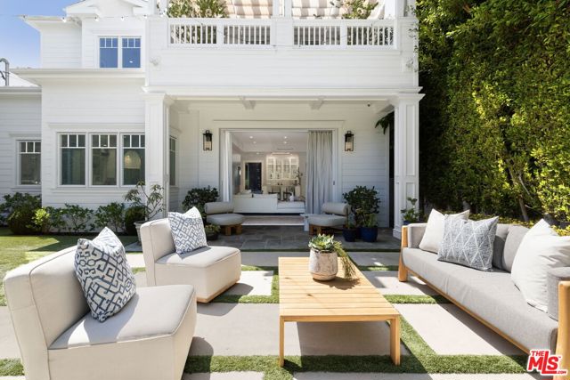 5 Bed Home for Sale in Los Angeles, California