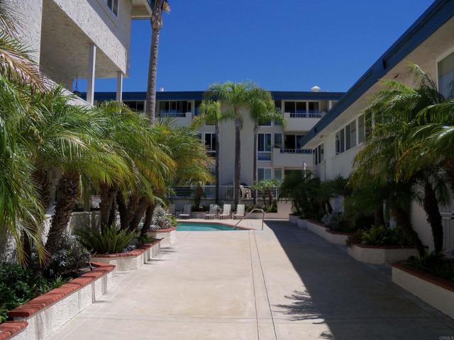 3920 Riviera Drive, San Diego CA: https://media.crmls.org/mediaz/4ca3b690-9f07-4afd-bee0-e958668df083.jpg