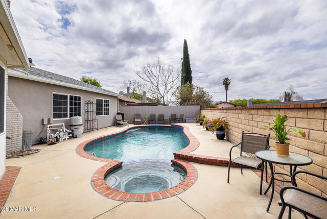 2255 Mcdonald Street, Simi Valley CA: https://media.crmls.org/mediaz/4ca47d4f-f2a2-45ad-a389-818d779e5c6f.jpg