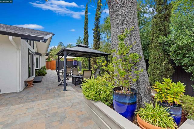 1838 Sunnyvale Ave, Walnut Creek CA: https://media.crmls.org/mediaz/4ca48c07-5cb1-4d7d-aa04-3974ee9b0eaa.jpg