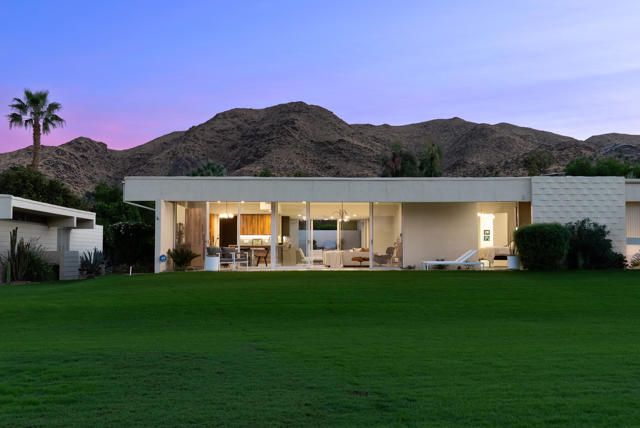 399 Desert Lakes Drive, Palm Springs CA: https://media.crmls.org/mediaz/4ca5319b-2b4b-4a01-bca8-3ae45025107a.jpg