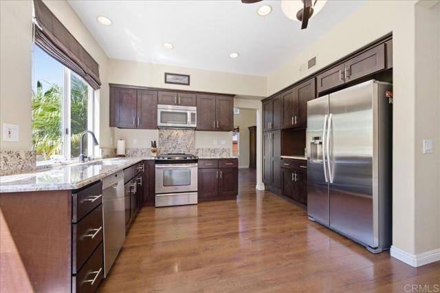 Image 12 of 58 For 826 Applewilde Drive