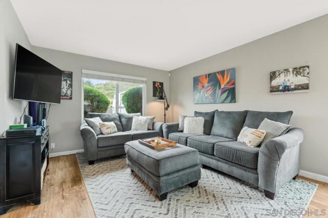 13637 Los Olivos Ave, Poway CA: https://media.crmls.org/mediaz/4ca6c5af-b8db-419d-99c3-783352598b48.jpg
