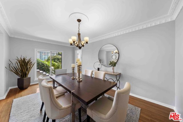865 S Lucerne Boulevard, Los Angeles CA: https://media.crmls.org/mediaz/4ca6ea45-4176-4bd4-aad0-6601c3d3c94f.jpg