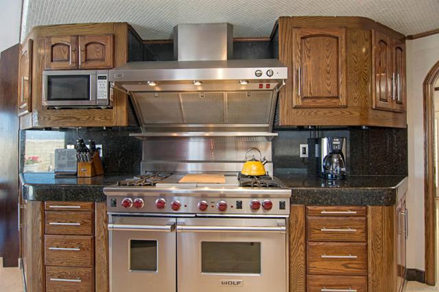 20 S Cays Ct, Coronado CA: https://media.crmls.org/mediaz/4ca70124-0757-436a-bbd9-c5cbd93614ac.jpg