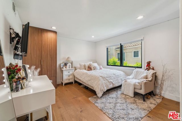 23180 Park Blanco, Calabasas CA: https://media.crmls.org/mediaz/4ca73d80-e168-4bba-a239-b08e70f0b1de.jpg