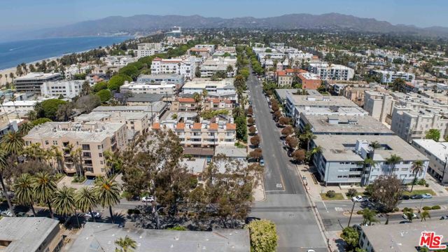 231 California Avenue, Santa Monica CA: https://media.crmls.org/mediaz/4ca7a850-c33a-4227-868a-ada66837daa4.jpg