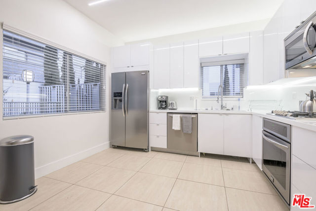 1818 Thayer Avenue, Los Angeles CA: https://media.crmls.org/mediaz/4ca7e234-1503-43a1-809e-5f8e7975fc33.jpg