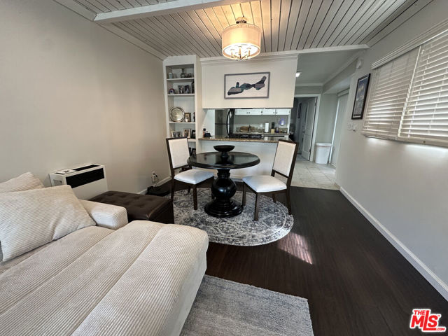 440 Howland Canal, Venice CA: https://media.crmls.org/mediaz/4ca7f643-70b5-4859-8a6e-e8e5601bfd16.jpg
