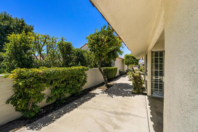 43870 Via Granada, Palm Desert CA: https://media.crmls.org/mediaz/4ca81256-b904-403b-9e1a-a0c98dba3f71.jpg