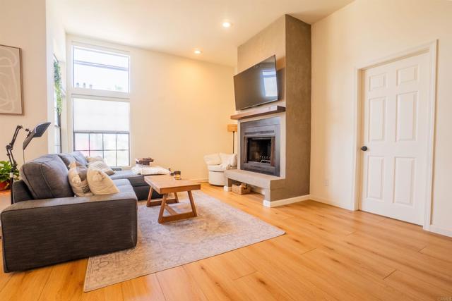 270 Dahlia Ave, Imperial Beach CA: https://media.crmls.org/mediaz/4ca81cae-9500-4df5-9a0e-d6b813c1ec6b.jpg