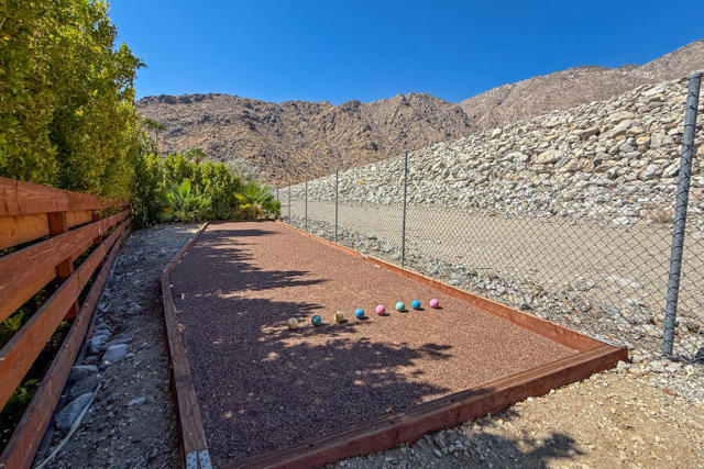 783 N Rose Avenue, Palm Springs CA: https://media.crmls.org/mediaz/4caad228-63c4-44b0-befd-e4914468894f.jpg