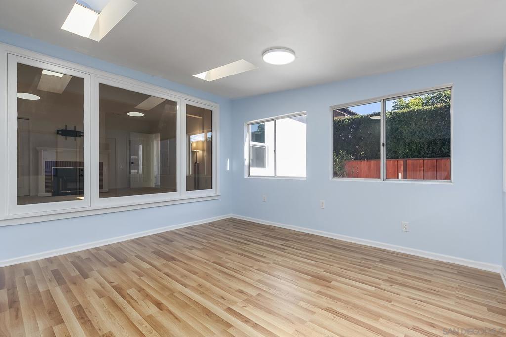 MLS #250045943SD image #32