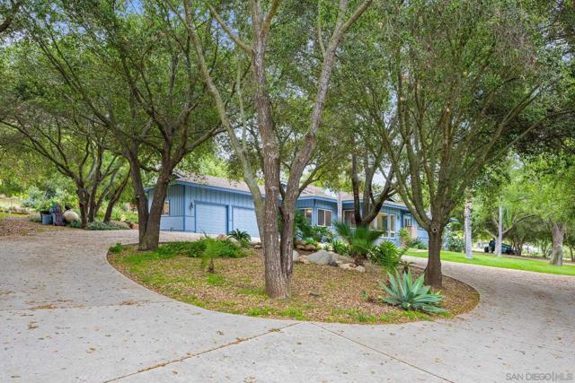 15847 Mac Tan Ln, Valley Center CA: https://media.crmls.org/mediaz/4caaed5c-c269-410c-9658-b4515be4bff4.jpg