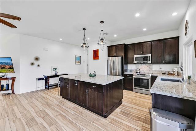 67350 W Chimayo Drive, Cathedral City CA: https://media.crmls.org/mediaz/4cab40ea-8279-44f0-8aa1-0f0ebed0974f.jpg