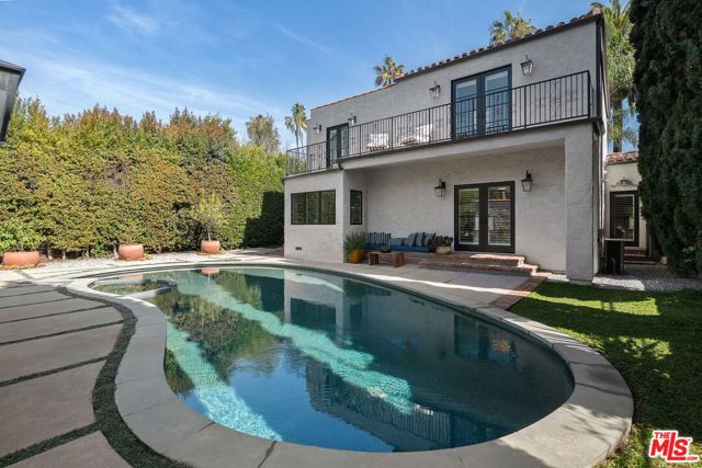 616 21st Street, Santa Monica CA: https://media.crmls.org/mediaz/4cab6b32-5628-4fa1-98f6-401510bc7292.jpg