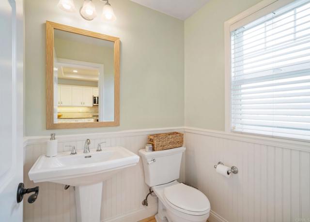 2010 Cambridge Avenue, Cardiff by the Sea CA: https://media.crmls.org/mediaz/4cab9c2f-bd08-4670-bb67-bc39736eec2e.jpg