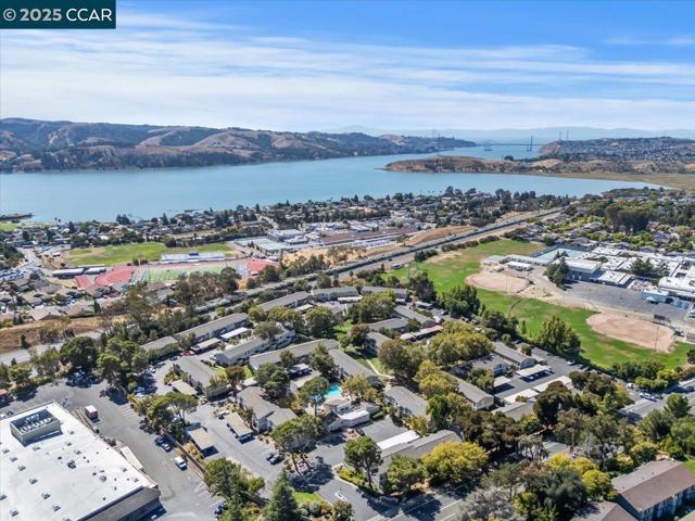 900 Southampton Rd, Benicia CA: https://media.crmls.org/mediaz/4caba621-57e5-41b8-95a1-31f20d8b07b4.jpg