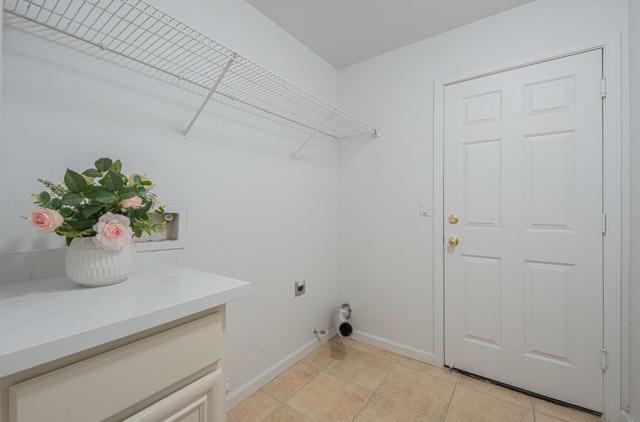 327 Rhine Court, Salinas CA: https://media.crmls.org/mediaz/4cabbf0b-2c59-4a27-9c76-607be6ec5853.jpg