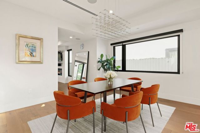 2012 Veteran Avenue, Los Angeles CA: https://media.crmls.org/mediaz/4cabf52f-9b2d-4224-987b-3f19e0c8bb3e.jpg