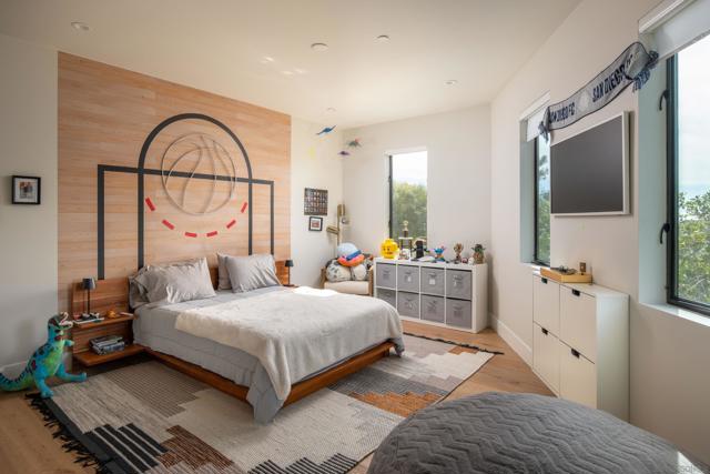 12994 Via Esperia, Del Mar CA: https://media.crmls.org/mediaz/4cac58ca-b8bb-4413-87b2-c79f6e1e4190.jpg