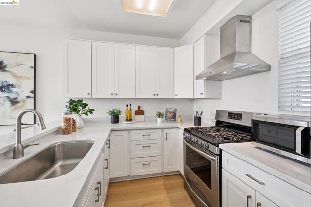 Image 24 of 55 For 306 Commodore Dr