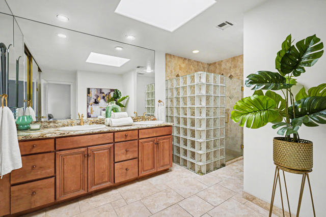 239 Santa Barbara Circle, Palm Desert, CA 92260