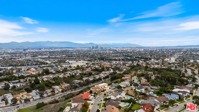 4180 Mount Vernon Drive, View Park CA: https://media.crmls.org/mediaz/4cacaa15-9523-4d23-9a27-a83b91336ac2.jpg
