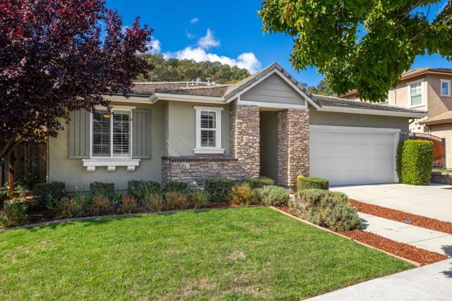 9881 Rancho Hills Drive, Gilroy CA: https://media.crmls.org/mediaz/4cacb28c-9f87-48cf-aa07-46a91bdb7d4d.jpg