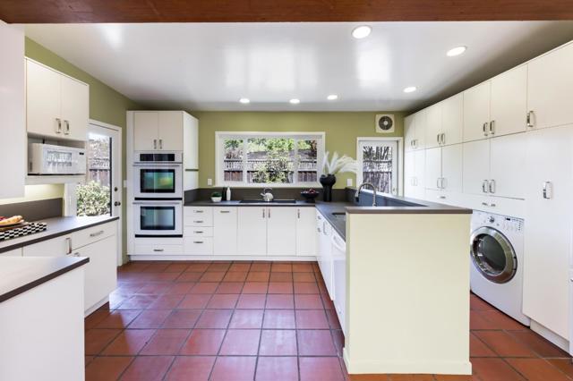 876 Southampton Drive, Palo Alto CA: https://media.crmls.org/mediaz/4cacd695-5339-4c8d-9c3d-aaa7a6259d0f.jpg