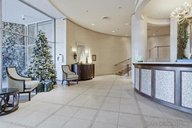 1820 Avenida Del Mundo, Coronado CA: https://media.crmls.org/mediaz/4cacdd3a-65b9-4223-983a-88c46391bab0.jpg